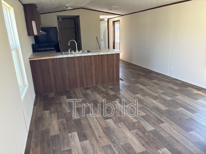 698 Milan Ave - Photo 4 of 11