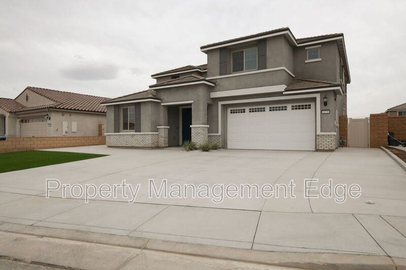 4470 Hickory Ct - Photo 2 of 24