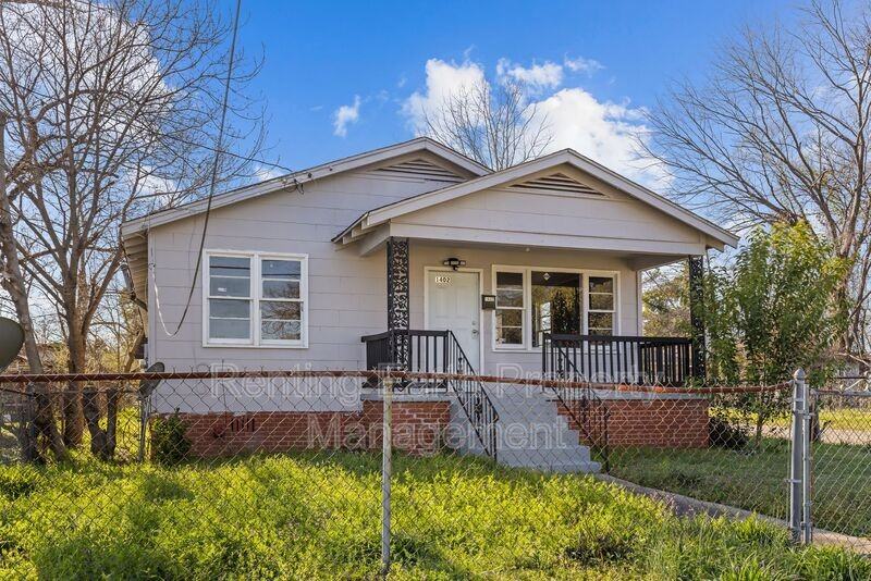 1402 Bragg St - Photo 3 of 18