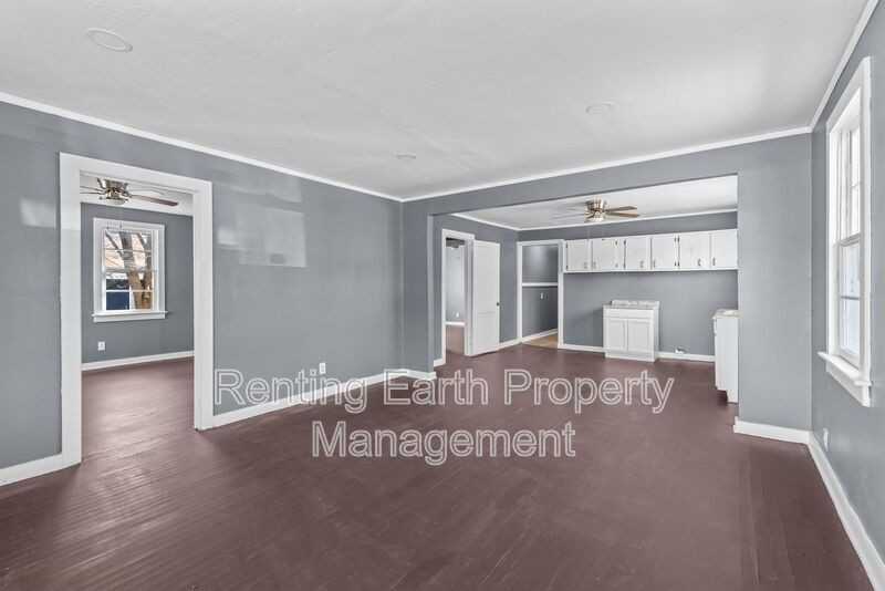 1402 Bragg St - Photo 6 of 18