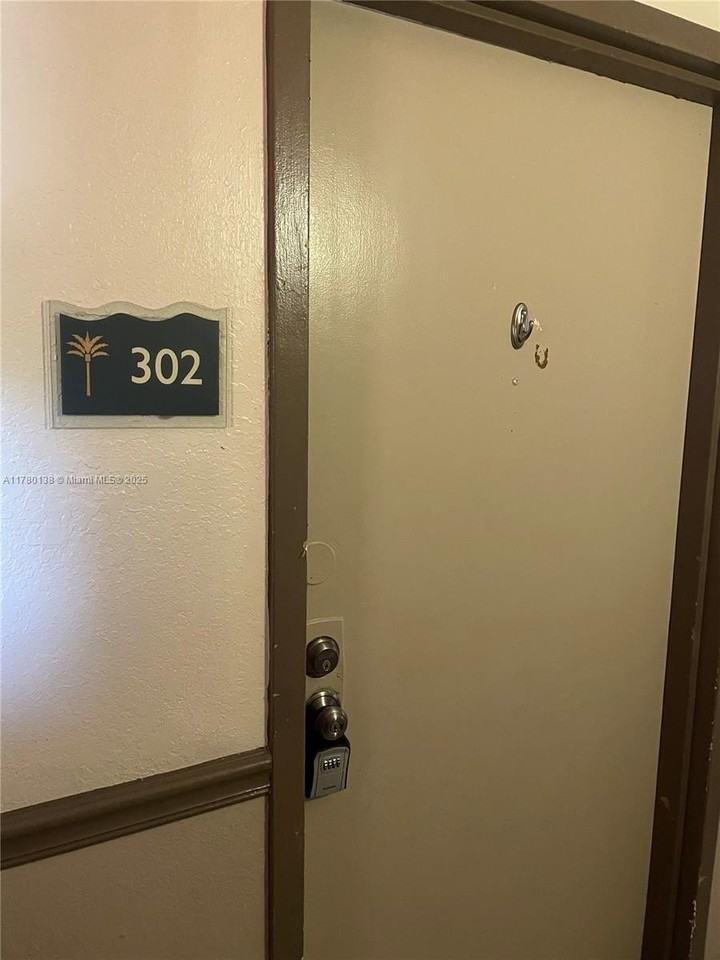 1805 Sans Souci Blvd #302 - Photo 4 of 38