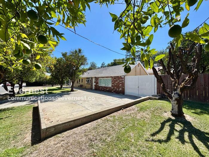 11005 Shoshone Ave - Photo 3 of 33