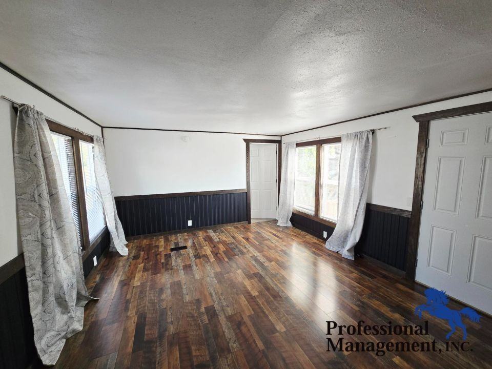431 Badger Sq - Photo 2 of 8