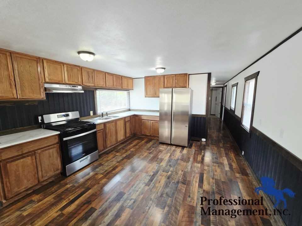 431 Badger Sq - Photo 3 of 8