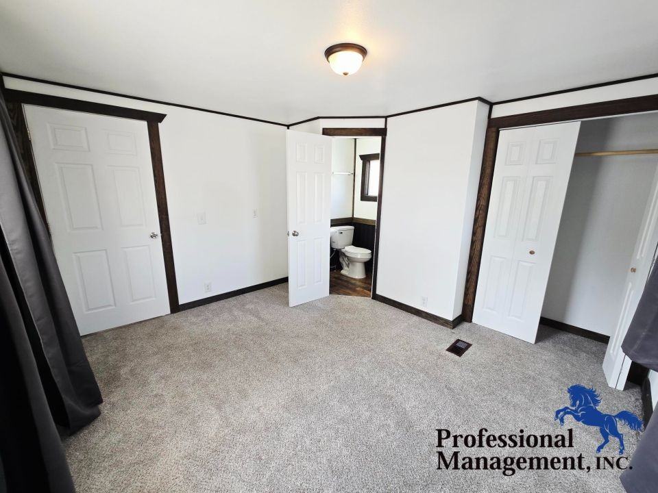 431 Badger Sq - Photo 4 of 8