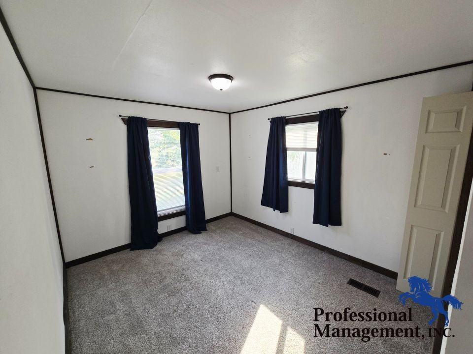 431 Badger Sq - Photo 5 of 8