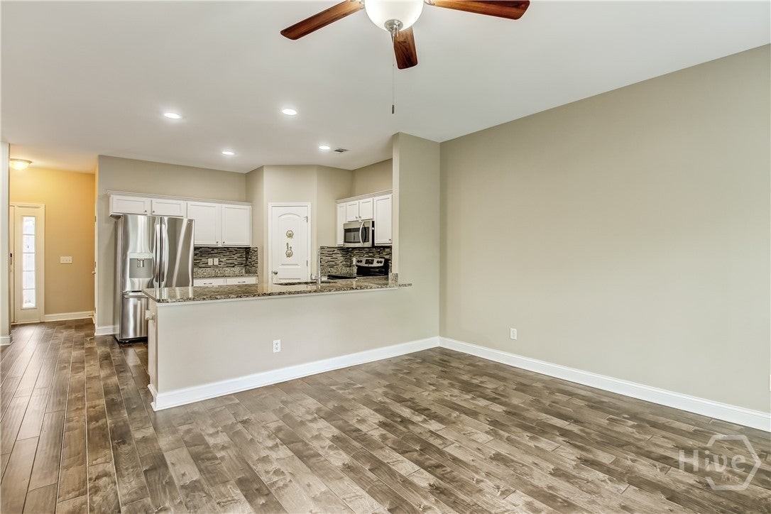 303 Ferguson Ln - Photo 4 of 24