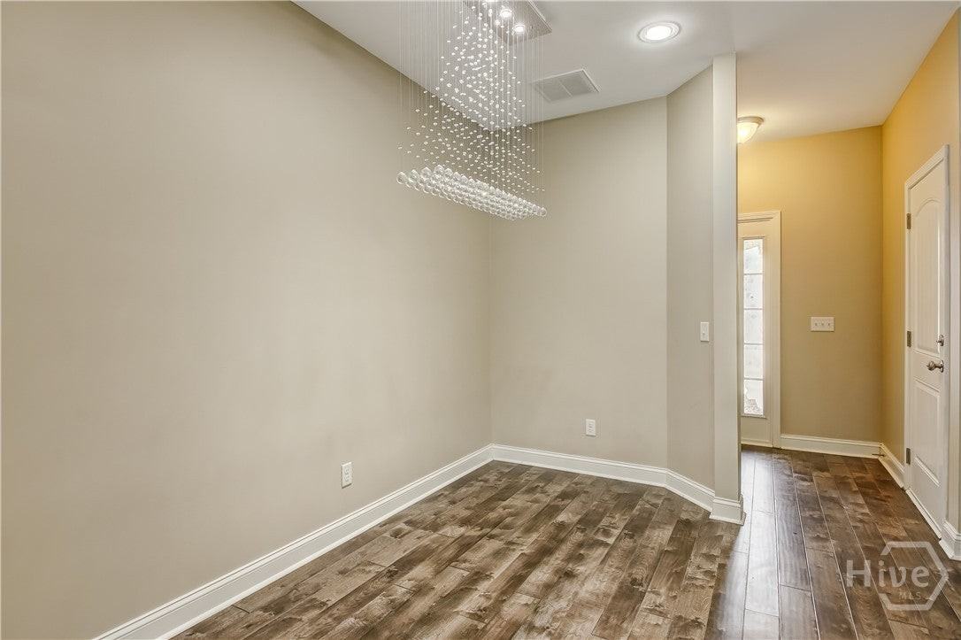 303 Ferguson Ln - Photo 7 of 24