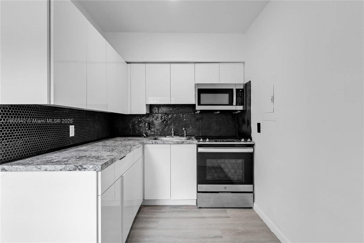46 Nw 62nd St #4 - Photo 4 of 24
