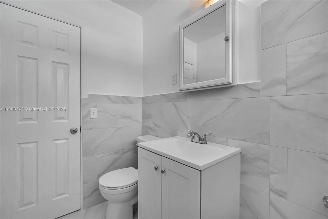 46 Nw 62nd St #4 - Photo 5 of 24