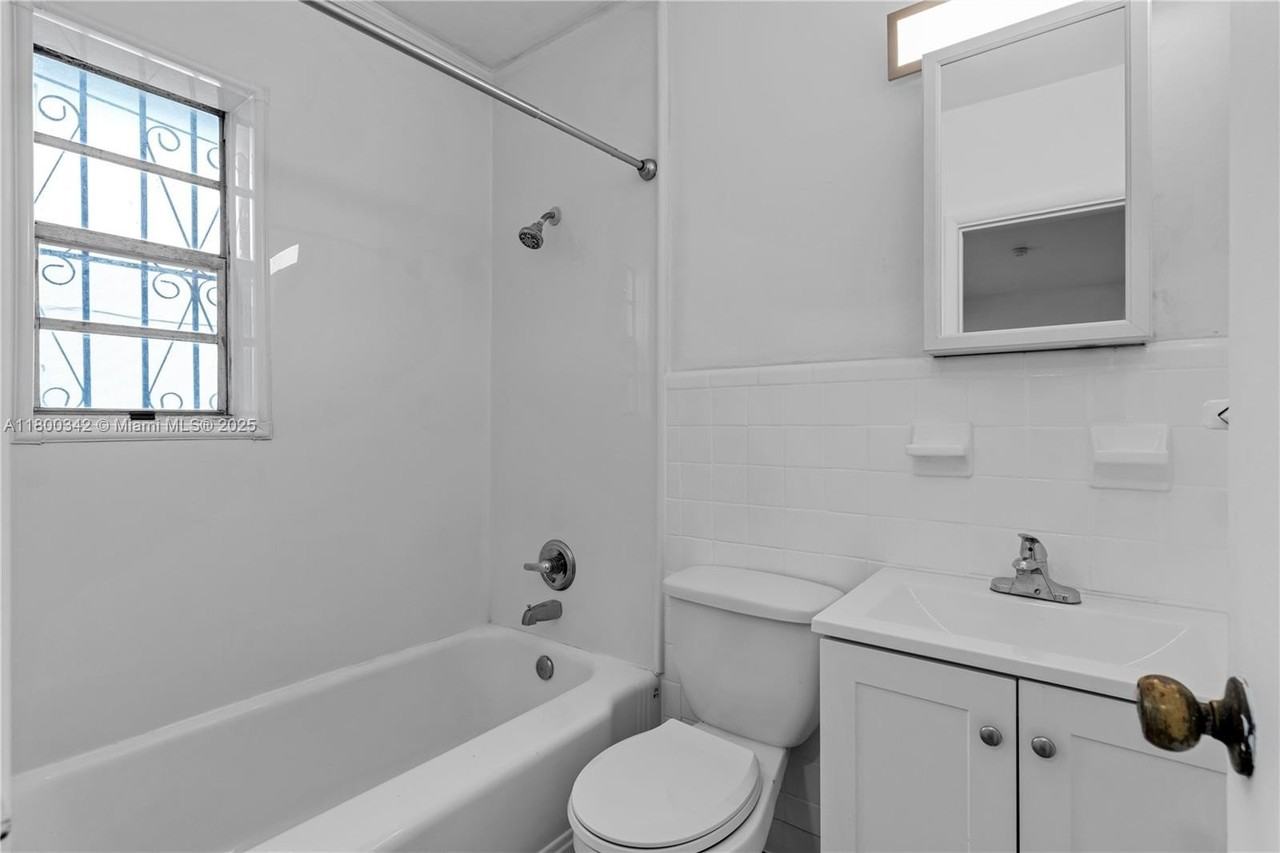 46 Nw 62nd St #4 - Photo 6 of 24