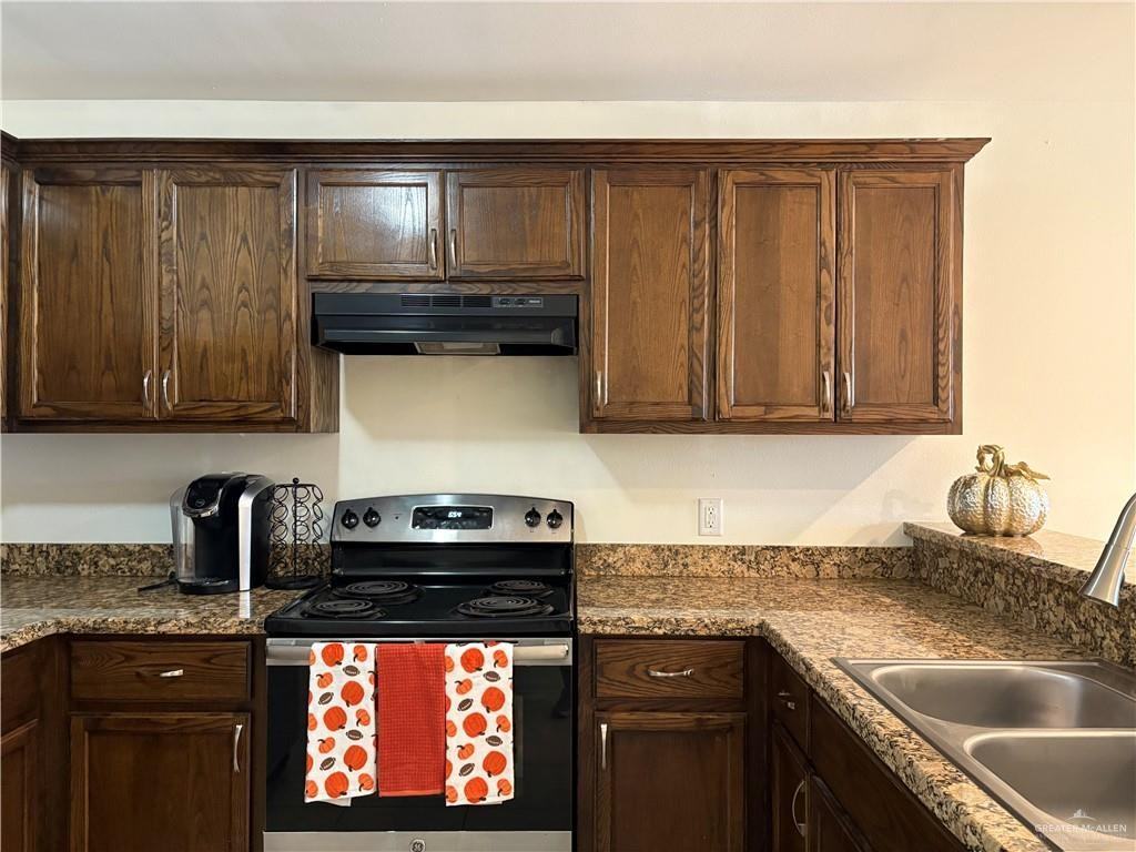 1301 W Kennedy St - Photo 4 of 12