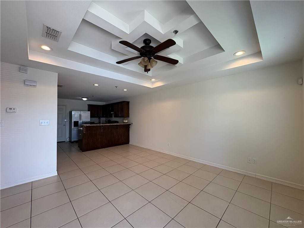 1301 W Kennedy St - Photo 6 of 12