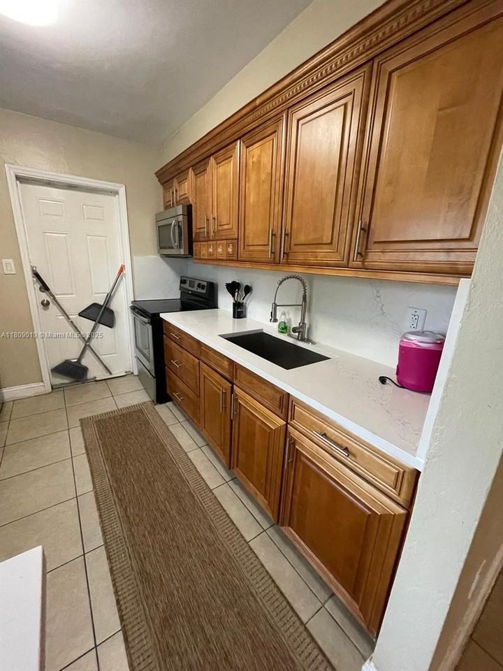 1427 Sw 30th St - Photo 7 of 18