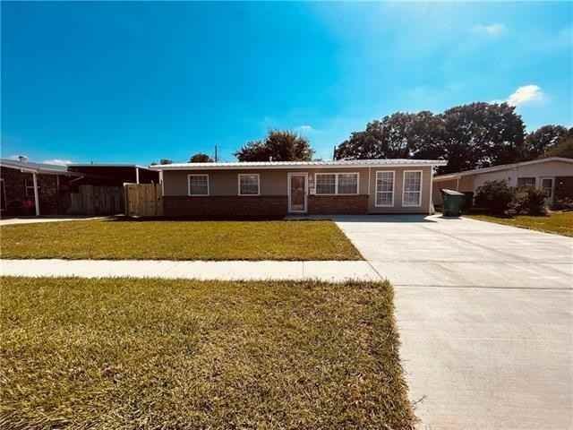 2124 North Butterfly Circle - Photo 2 of 23