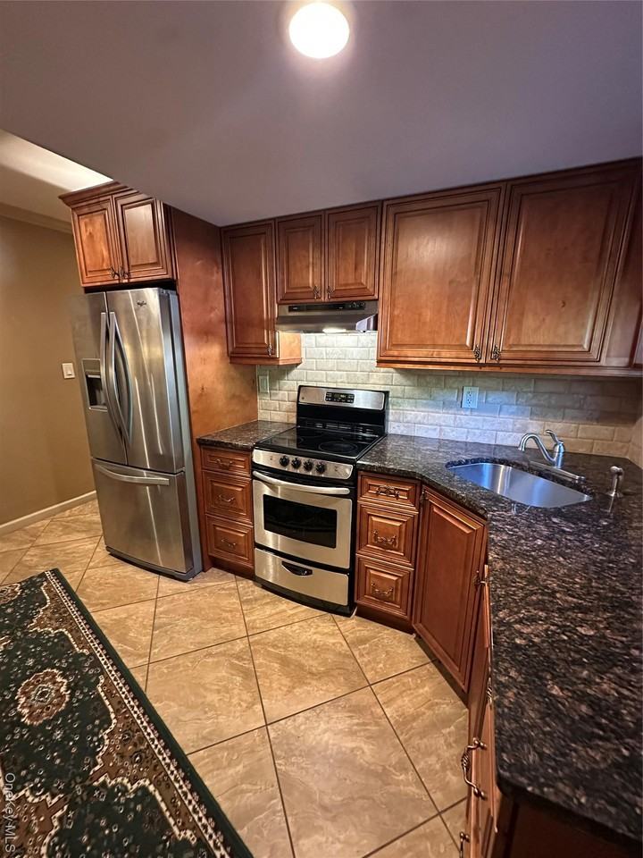 1563 Walnut Ave - Photo 2 of 15