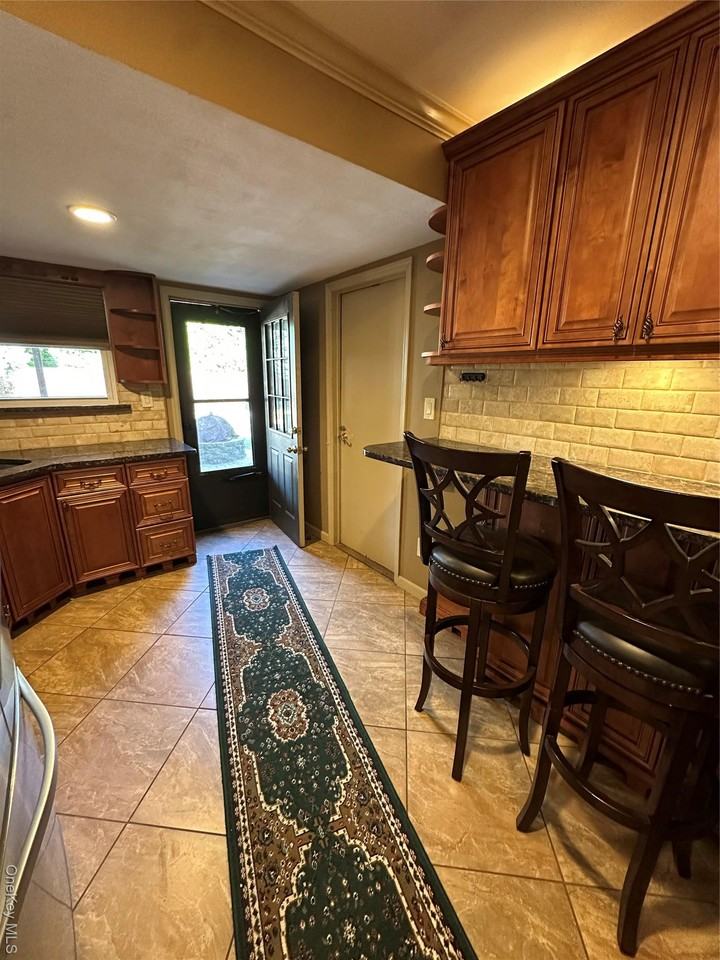 1563 Walnut Ave - Photo 5 of 15