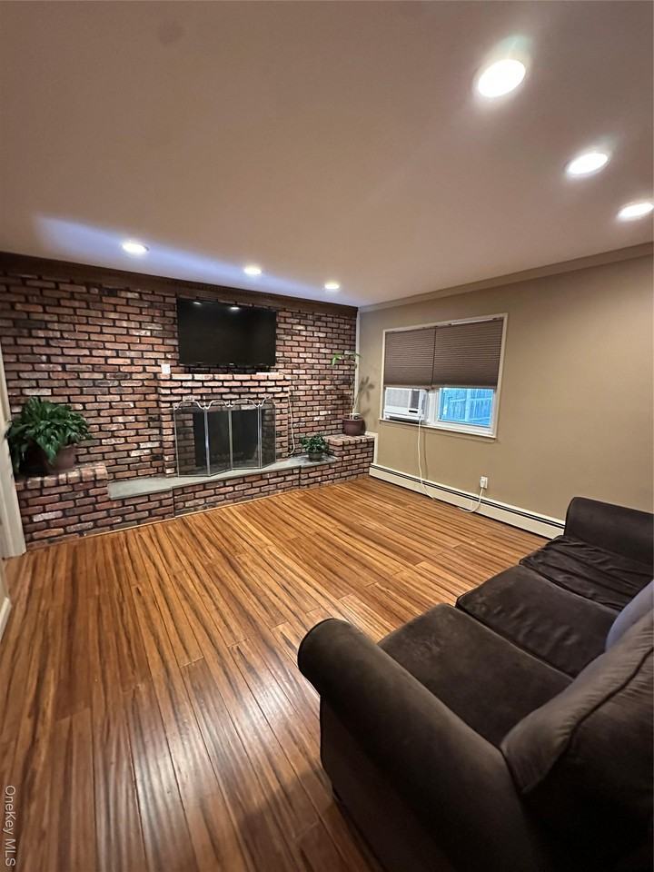 1563 Walnut Ave - Photo 6 of 15