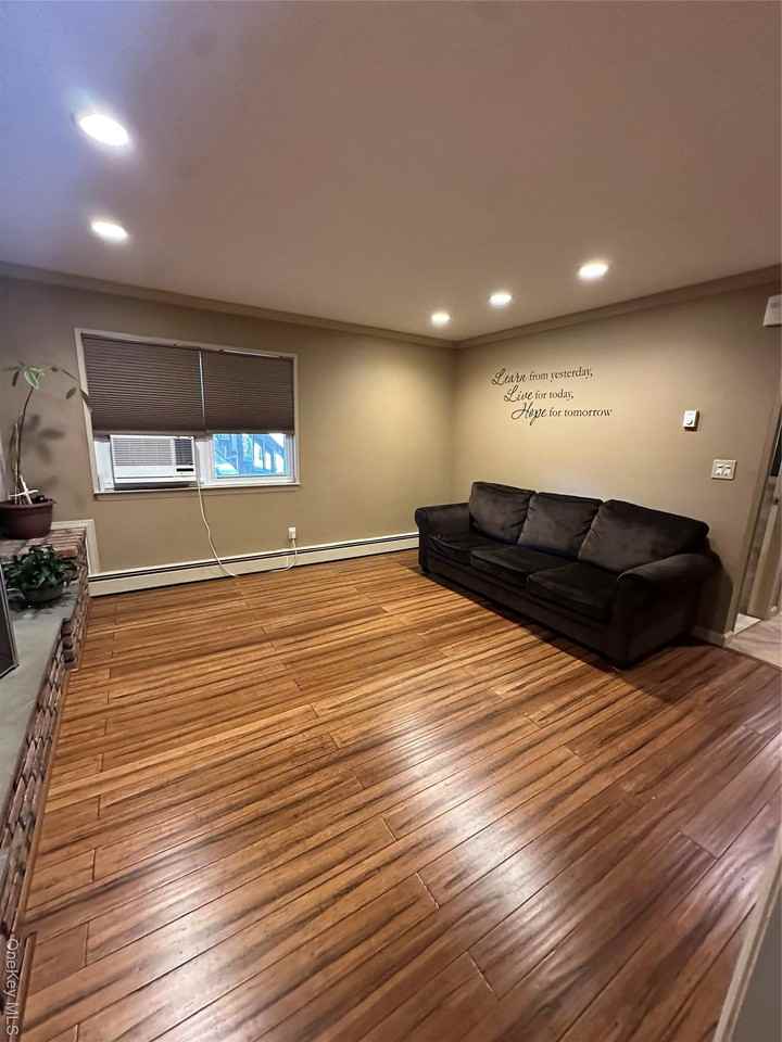 1563 Walnut Ave - Photo 7 of 15