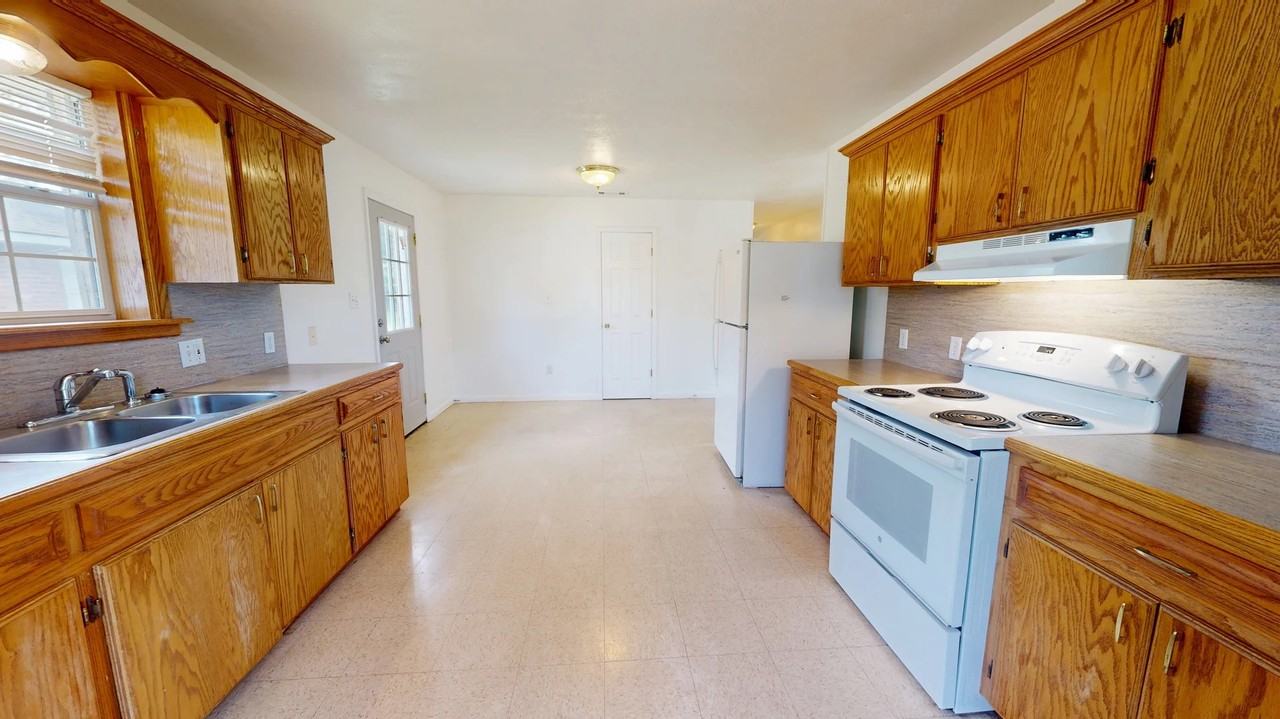 310 Coffee St - Photo 6 of 11