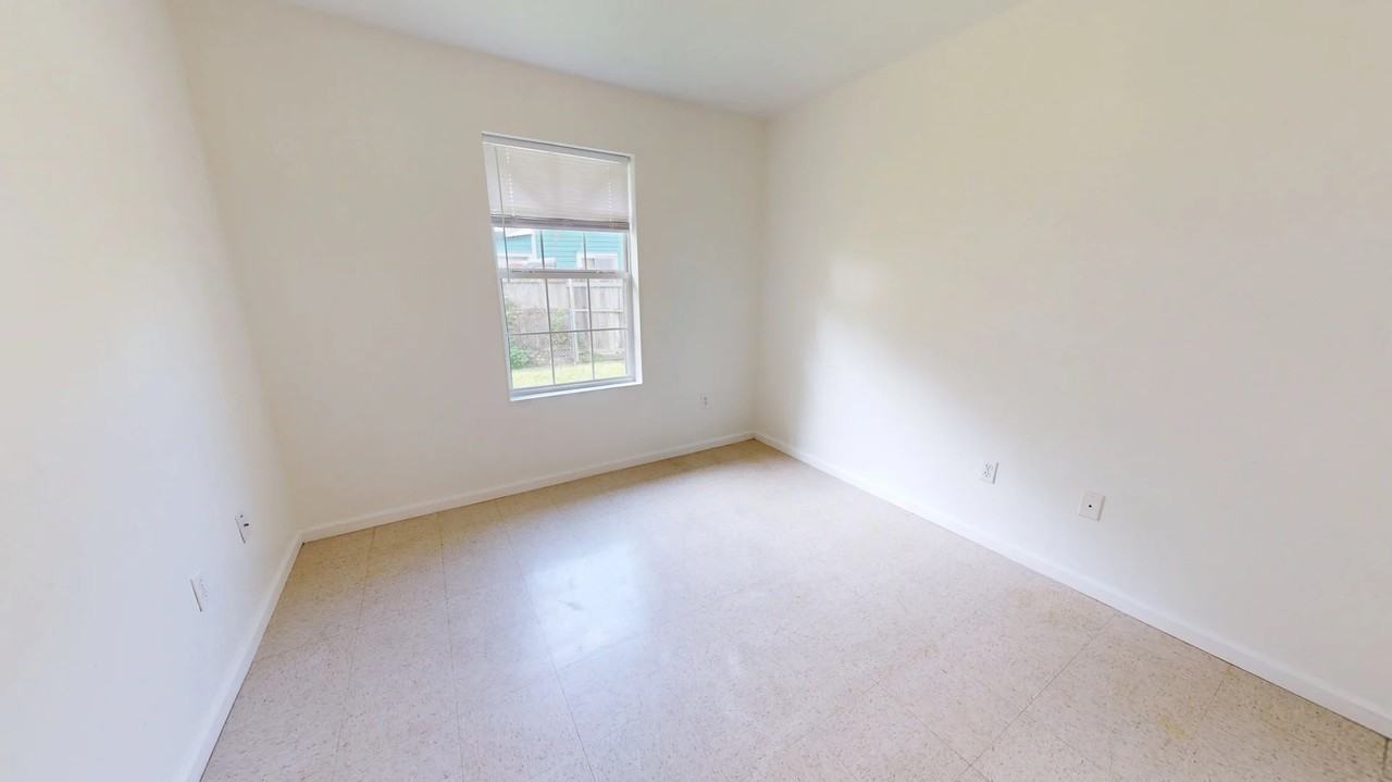 310 Coffee St - Photo 7 of 11