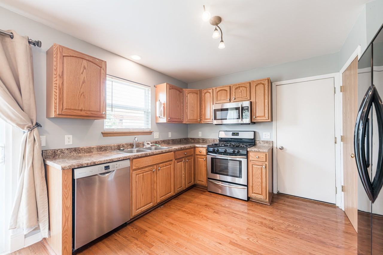 841 Pond Brook Ave - Photo 3 of 15