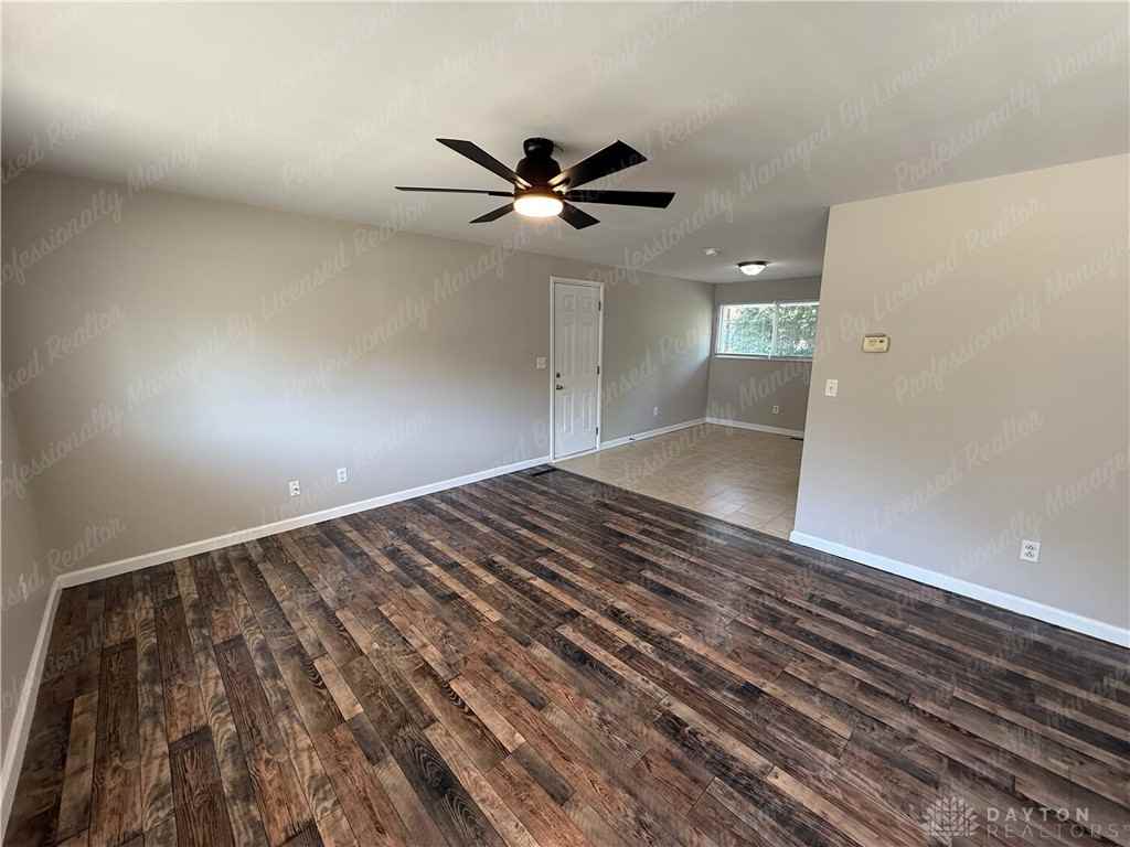 5678 Tomberg St - Photo 4 of 33