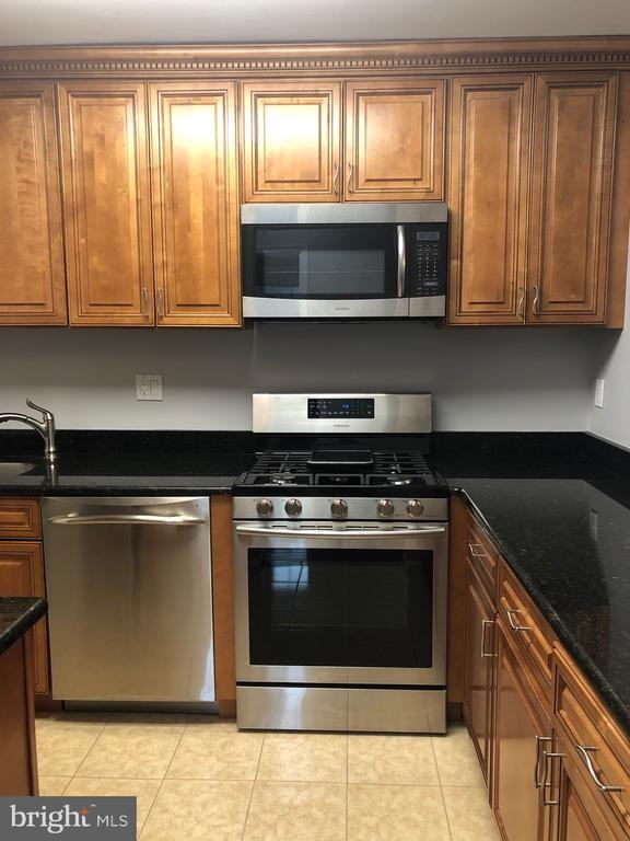 5817 Cove Landing Road ##301 - Photo 5 of 21