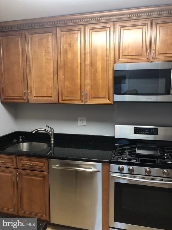 5817 Cove Landing Road ##301 - Photo 7 of 21