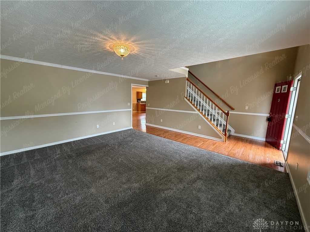 472 Thompson Dr - Photo 5 of 50