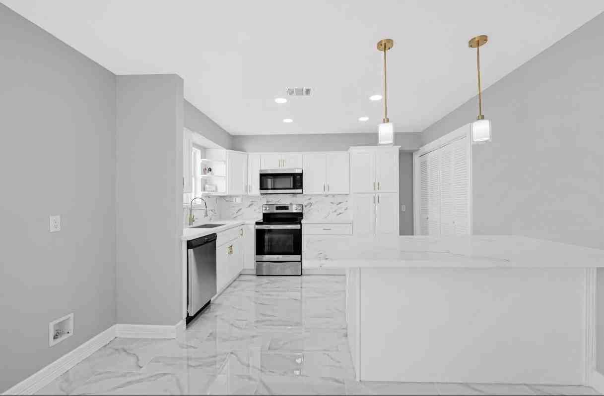 6326 Cambridge Glen Ln - Photo 4 of 21