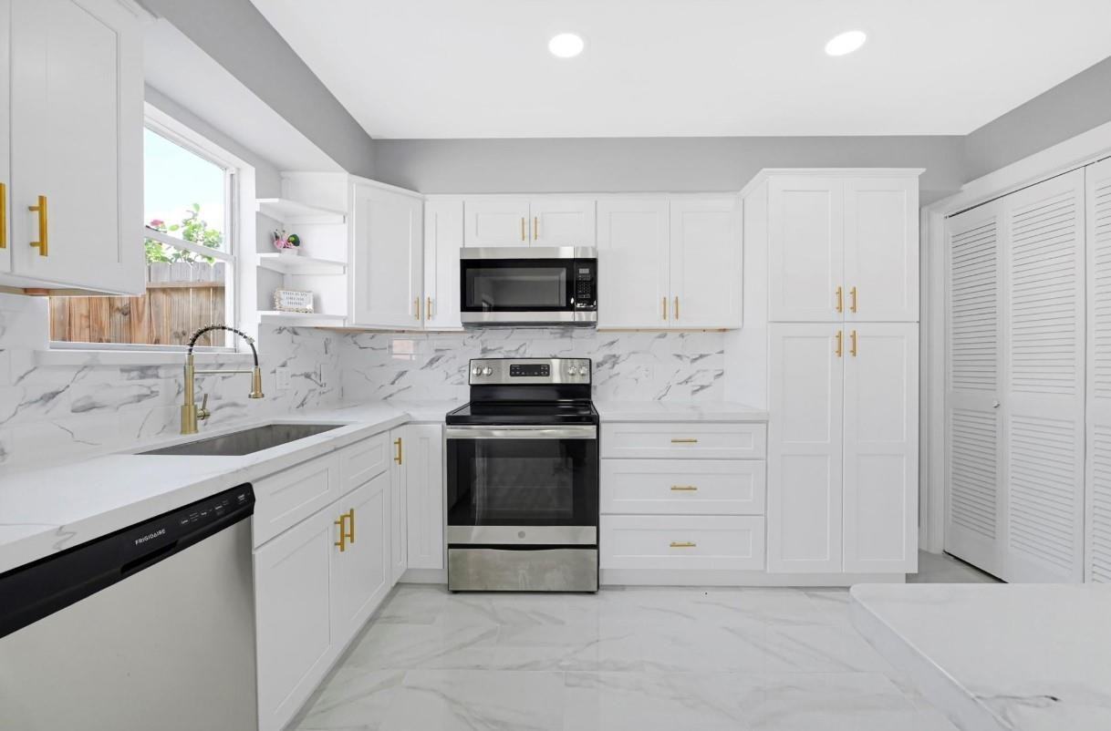 6326 Cambridge Glen Ln - Photo 7 of 21