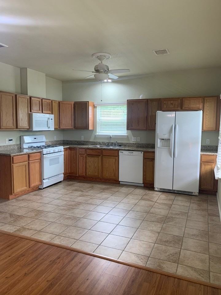 909 Gruenwald Ave - Photo 2 of 6