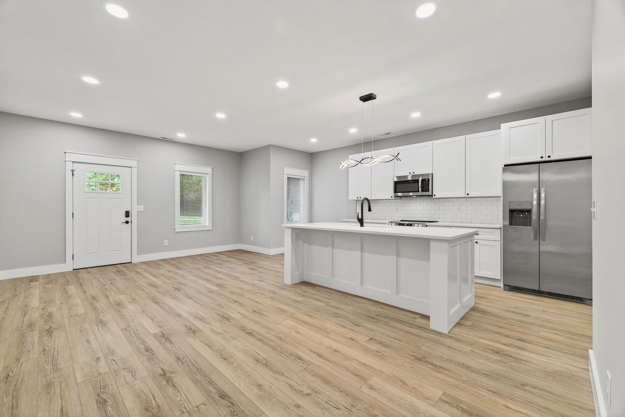 902 N Madison St - Photo 3 of 10