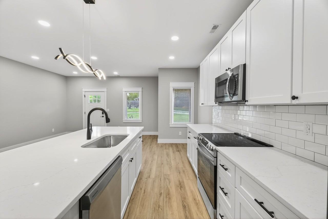 902 N Madison St - Photo 4 of 10