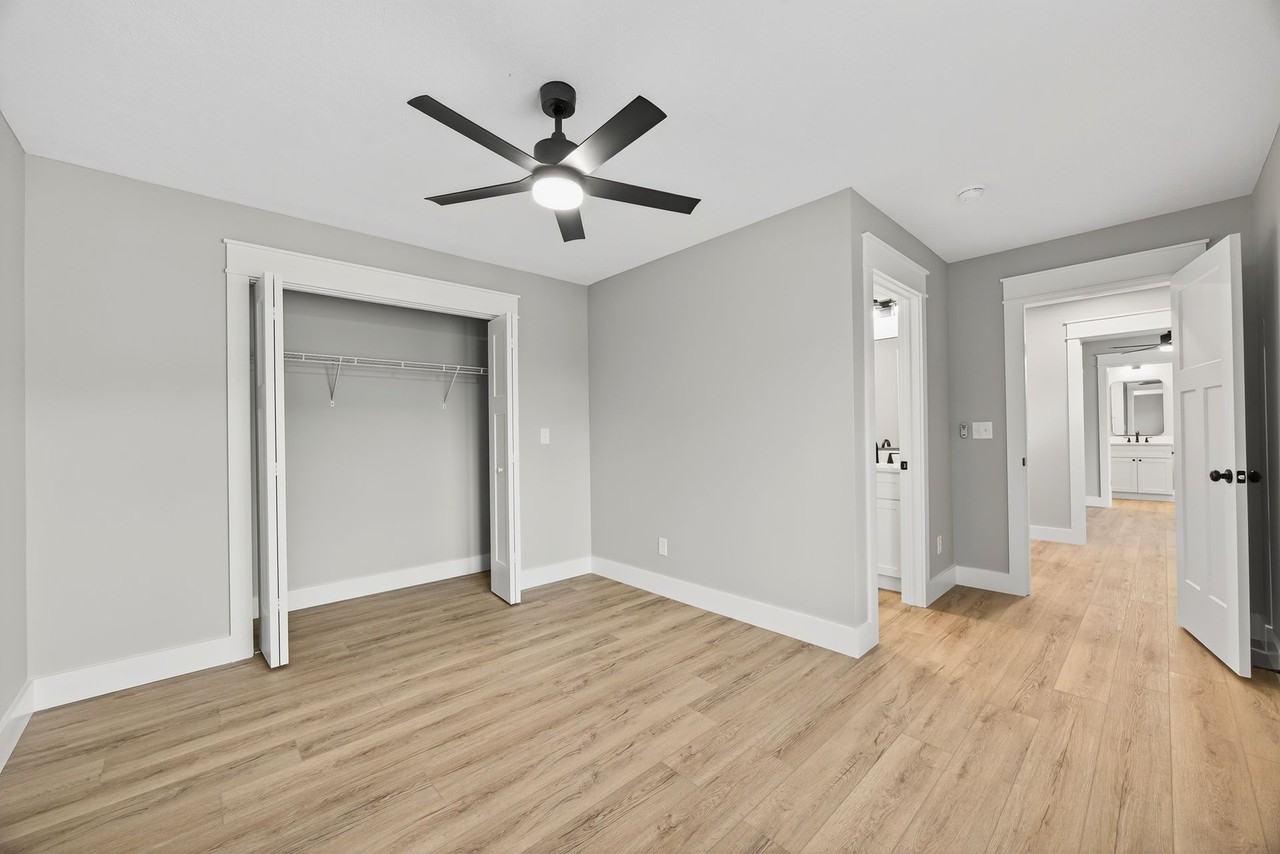 902 N Madison St - Photo 6 of 10