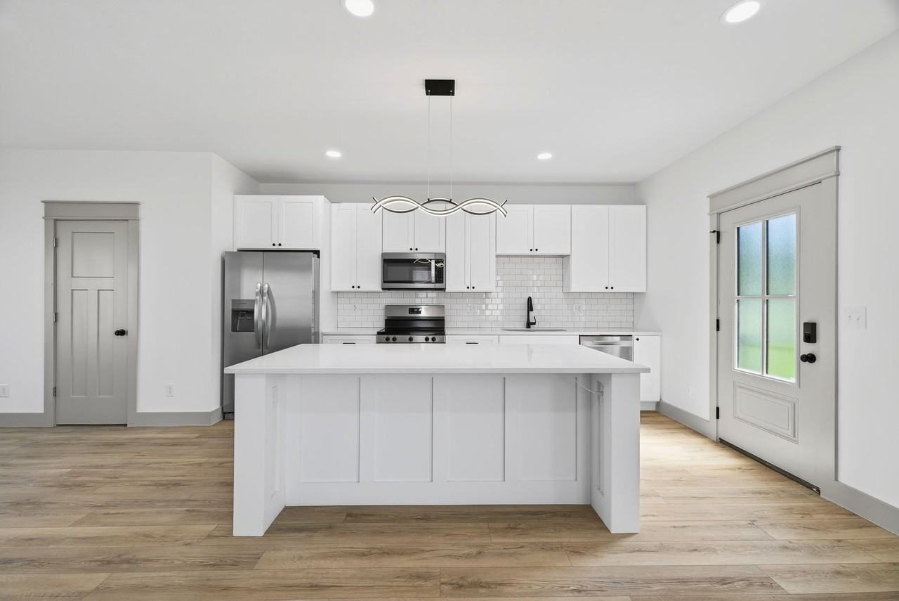 ***August 2025*** Brand New Luxury Build! 4 Bed, 4 Bath Townhome! - Photo 5 of 10