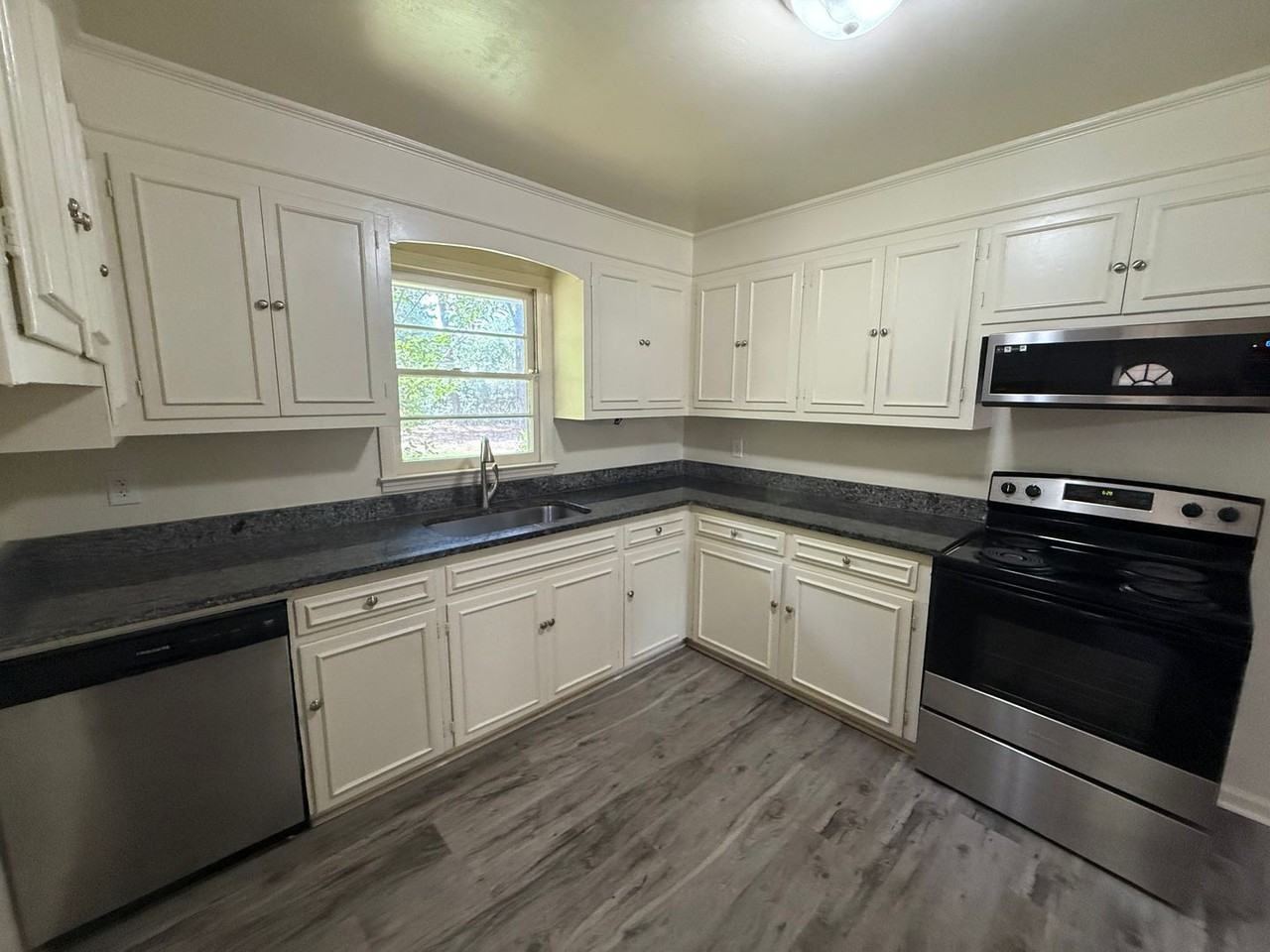 140 Forest Rd - Photo 7 of 24