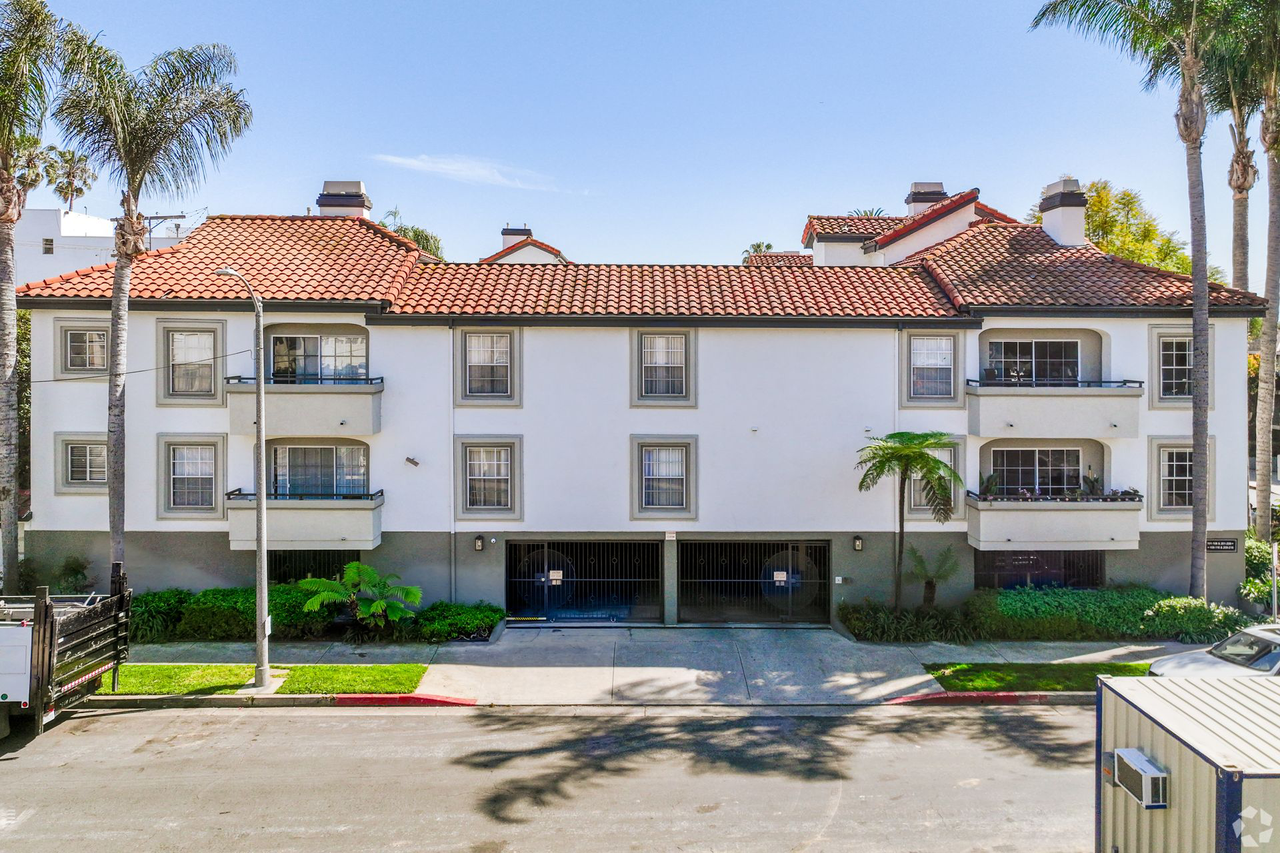 960 N. Alfred - Photo 3 of 9