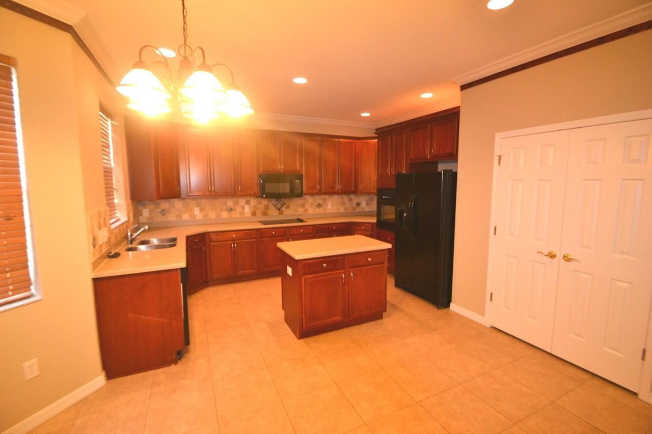 10510 Deerberry Dr - Photo 2 of 6
