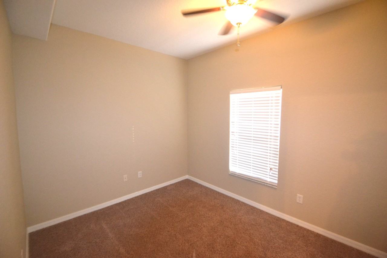 10510 Deerberry Dr - Photo 3 of 6