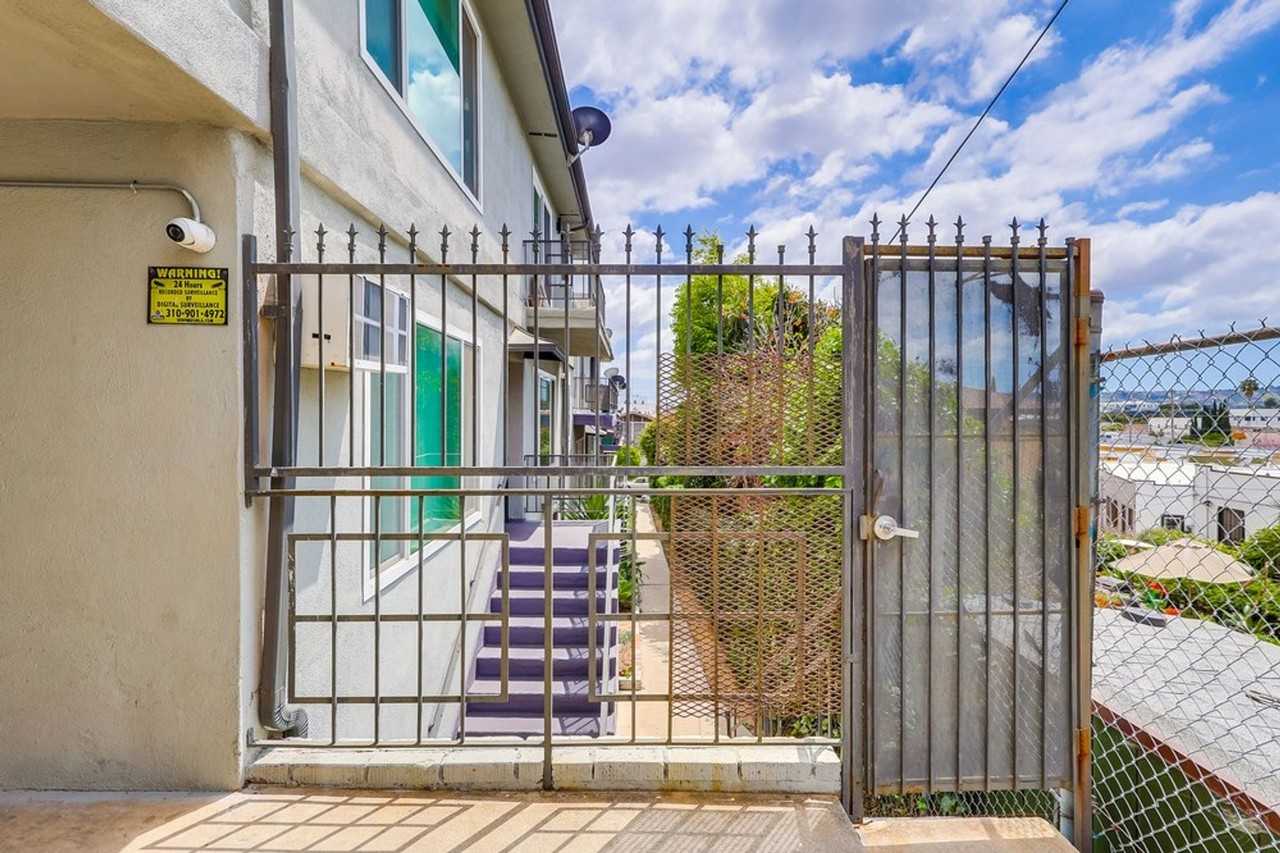 Stylish Mid‑Century Building in West Adams Park Tract - Photo 2 of 5