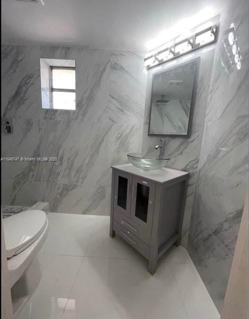 18900 Northeast 14th Avenue #D308 - Photo 6 of 13