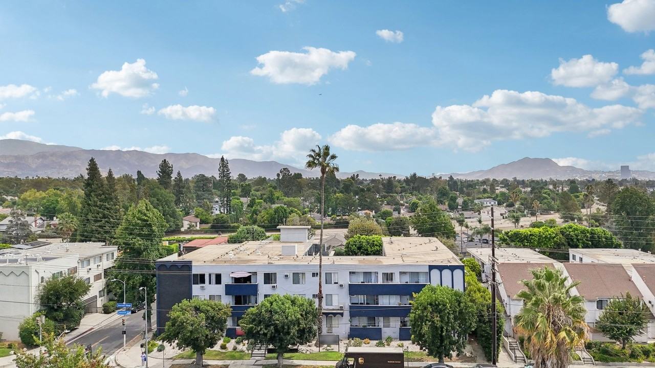 4950 Coldwater Canyon - Photo 5 of 37