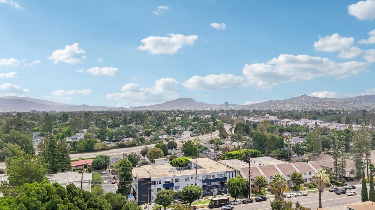 4950 Coldwater Canyon - Photo 6 of 37