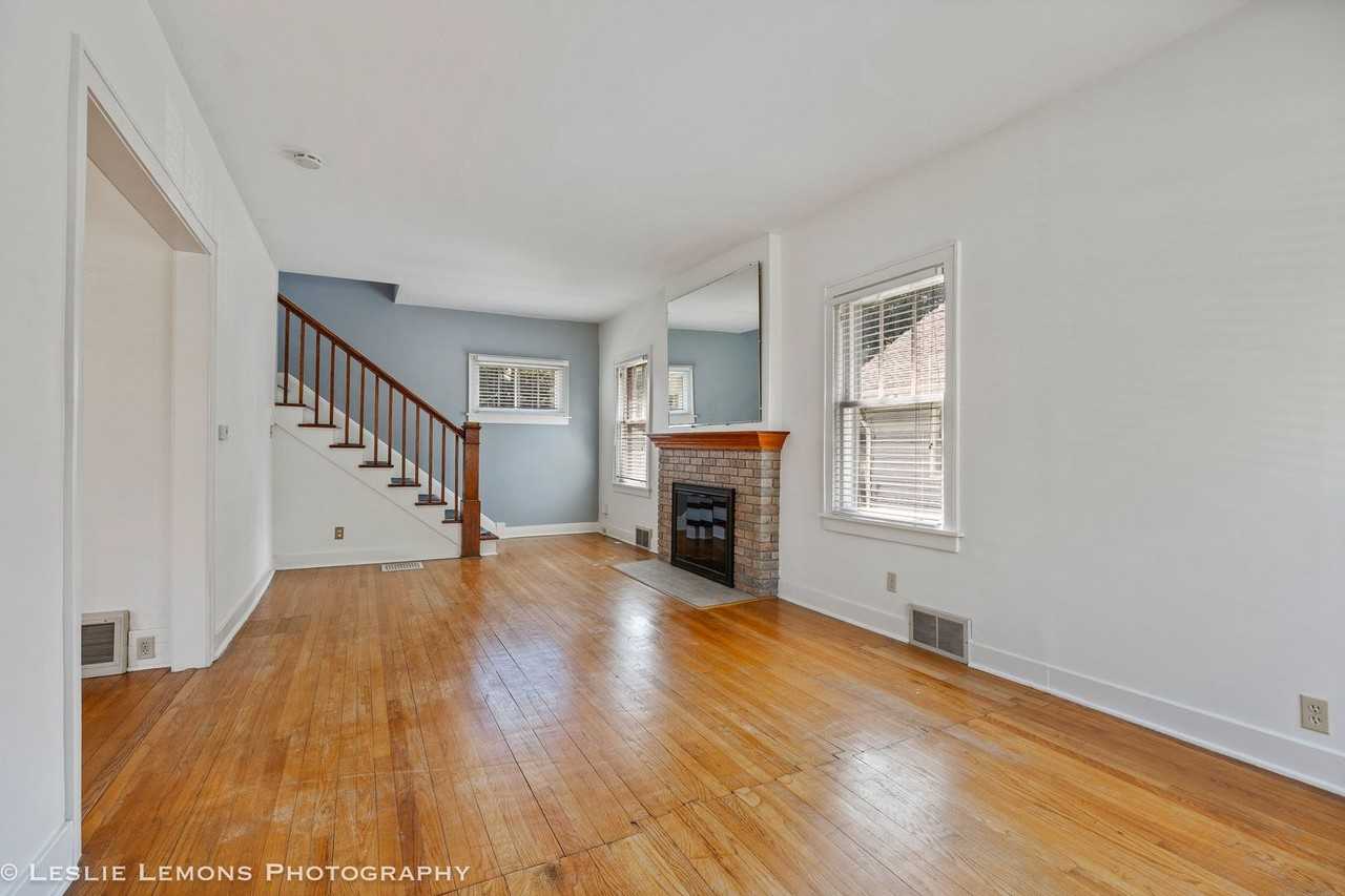 826 N Center St - Photo 2 of 30