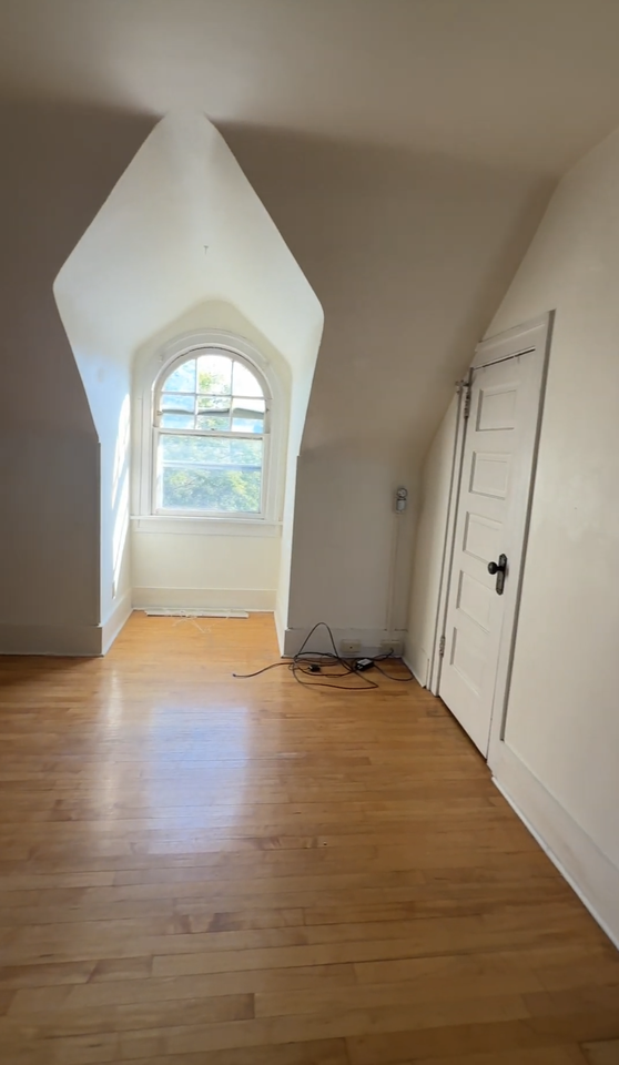 240 West Lakelawn Place - Photo 2 of 50