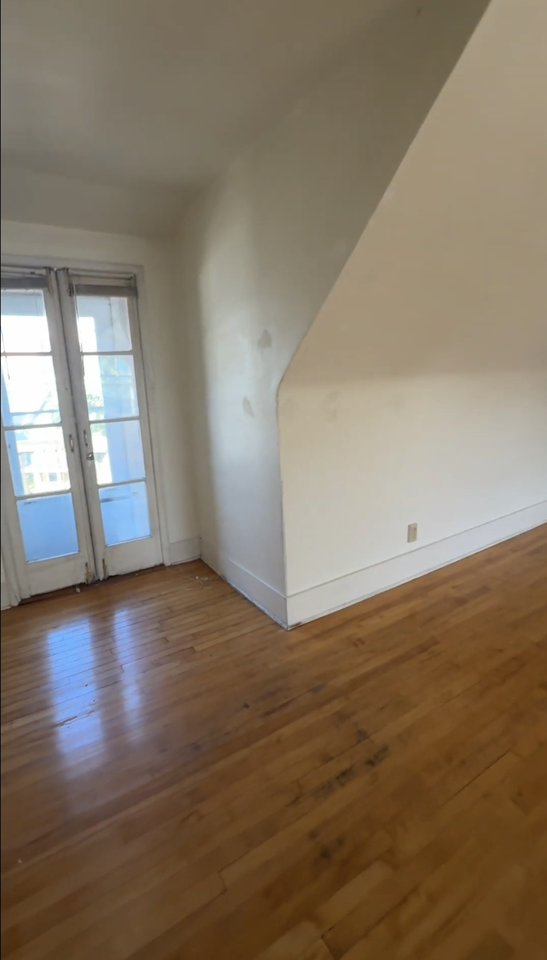 240 West Lakelawn Place - Photo 3 of 50