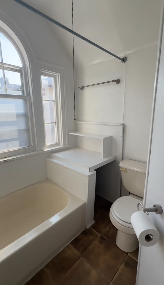 240 West Lakelawn Place - Photo 5 of 50