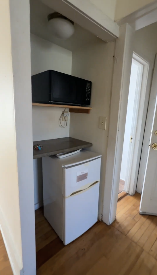 240 West Lakelawn Place - Photo 6 of 50